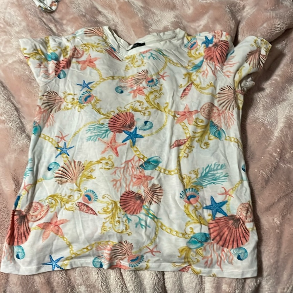 Forever 21 women’s large shirt with shells